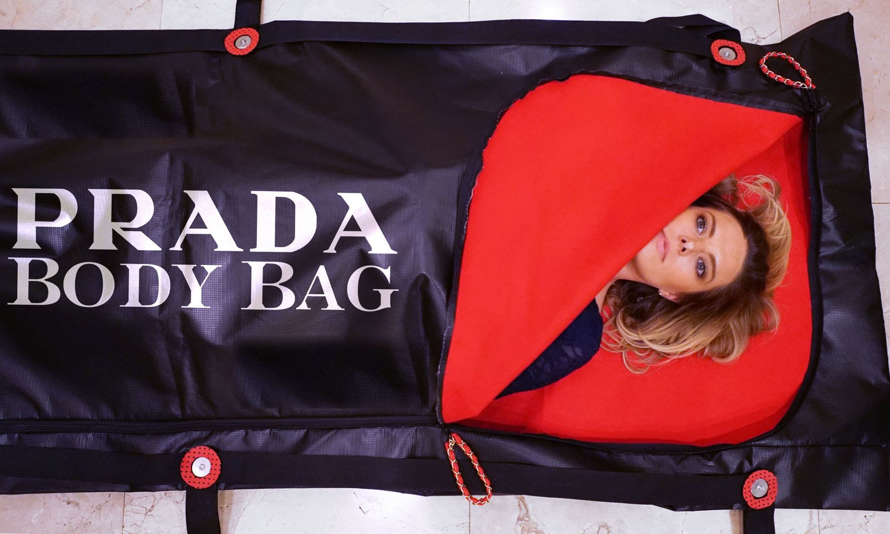 会玩儿，Prada 都开始卖 “裹尸袋” 了？